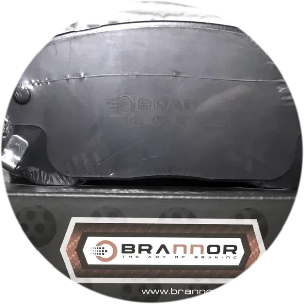 Керамическая тормозная колодка BRANNOR на фирменной коробке производителя